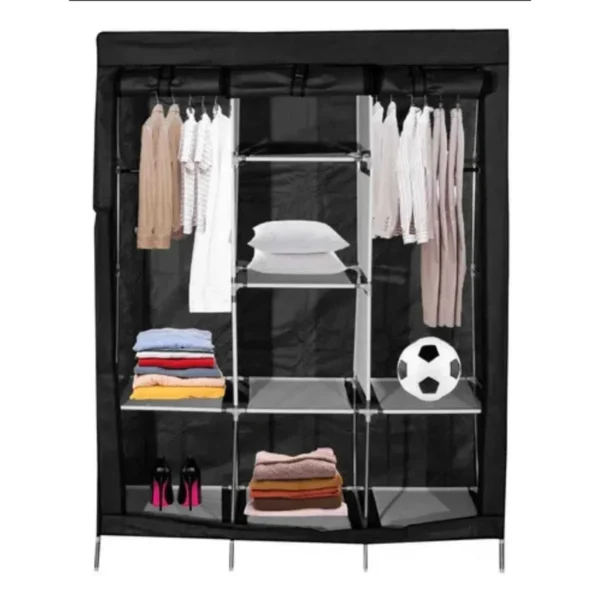 Armario portátil negro con divisiones para ropa y accesorios.